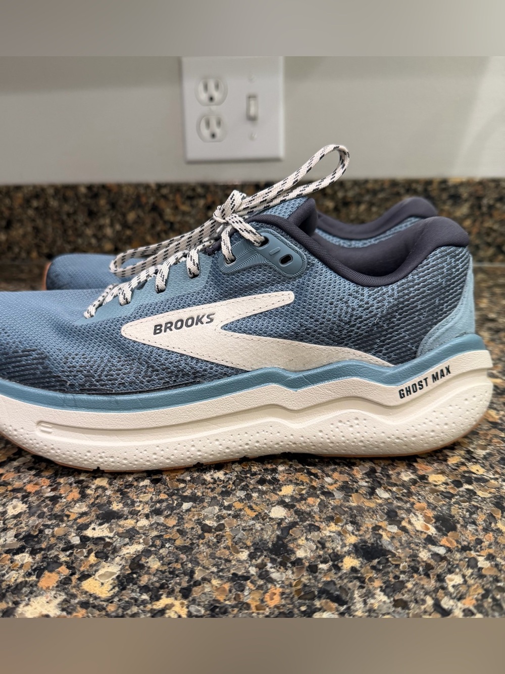 Brooks Ghost Max Running Shoes - Blue and White ladies 8.5